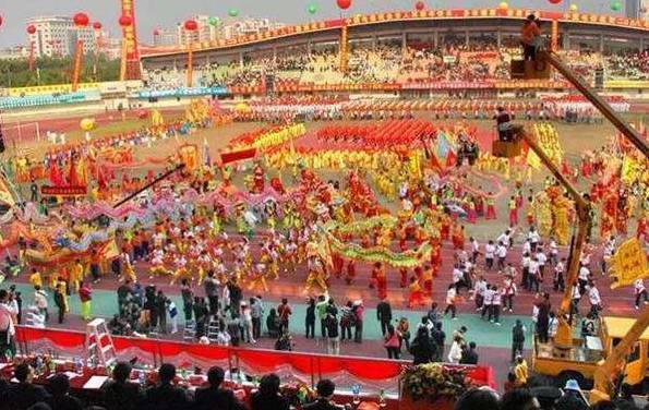 科捷龍機(jī)器人與中山“慈善萬(wàn)人行”一起前行